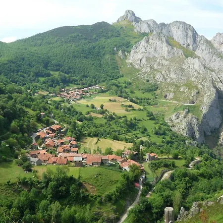 Viviendas Rurales El Canton * Cucayo